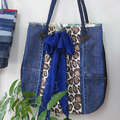 Handbag with a blue bow